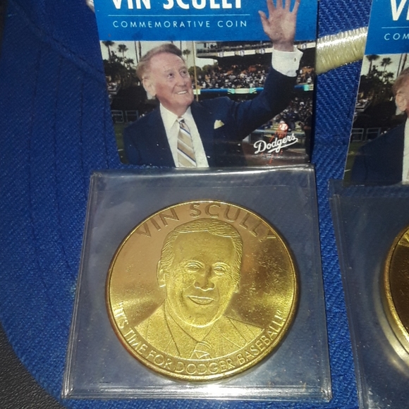 Dodgers Vin Scully 2 commemorative coins - Picture 6 of 10